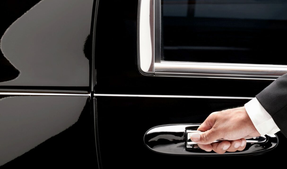 What Are Airport Chauffeur Services? A Guide for Dubai and Abu Dhabi Travelers